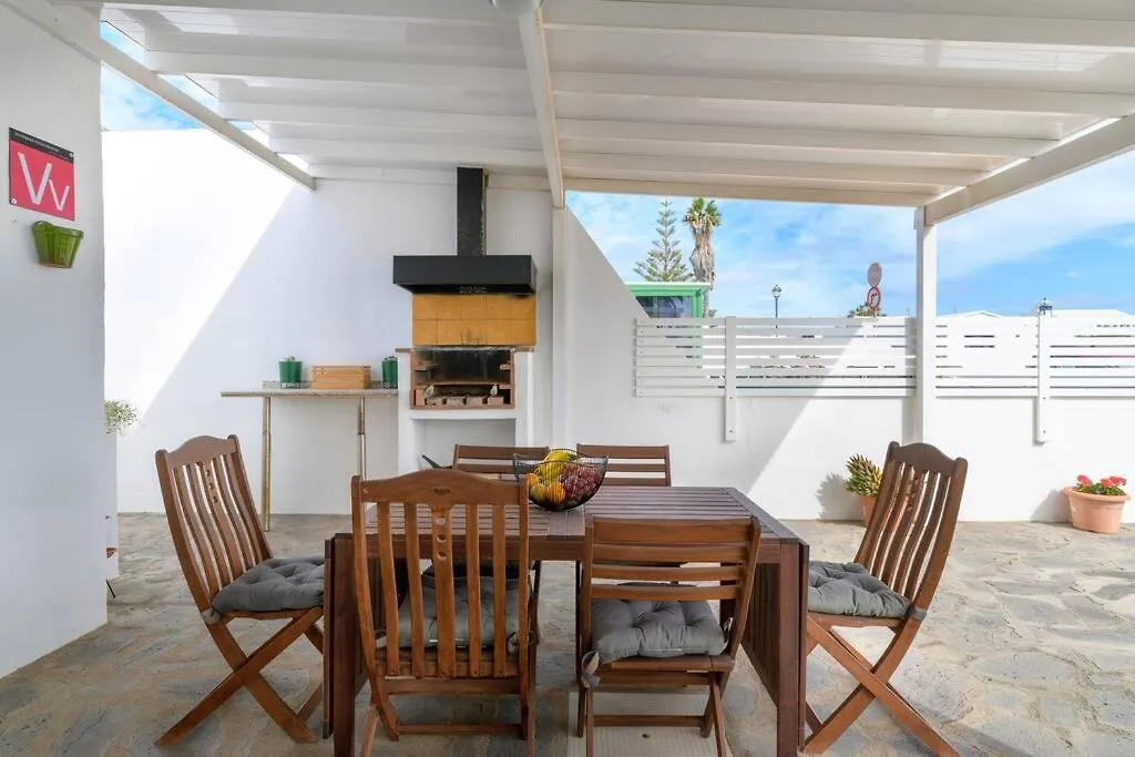 Hermosa Casa Vacacional, Muy Cerca A La Playa. Guatiza Apartment